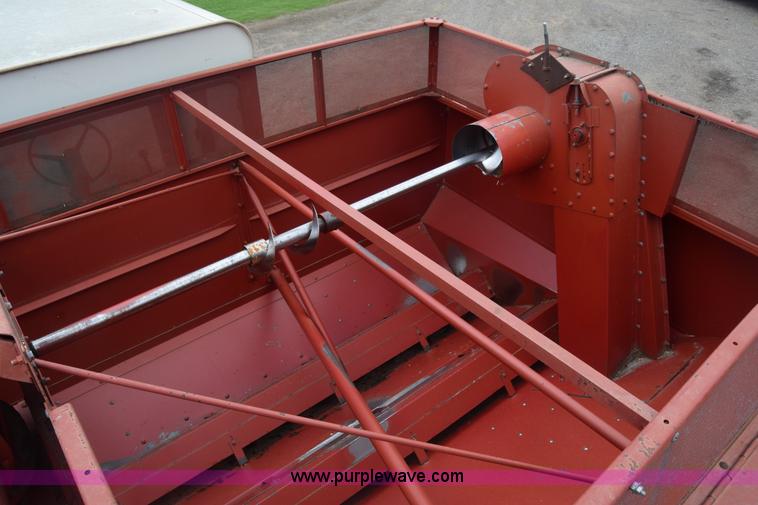 image for item CB9364 1979 International 1460 Axial-Flow combine