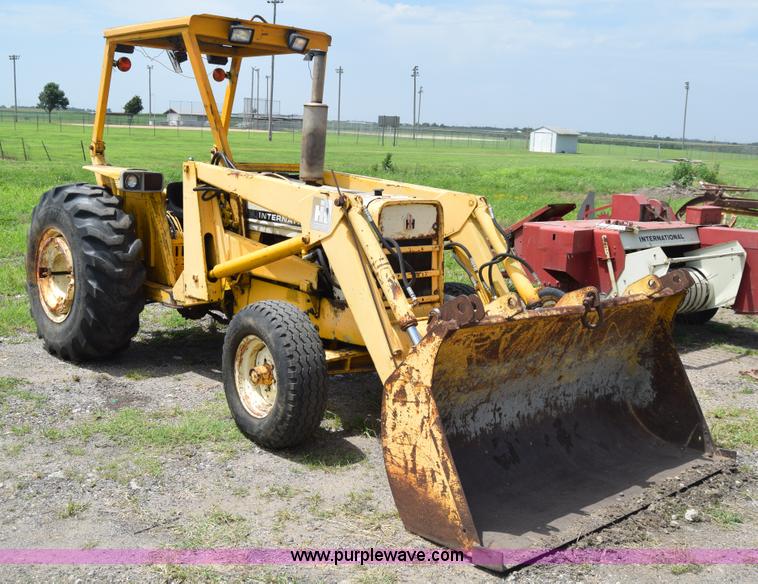 image for item CB9388 International 2510 tractor