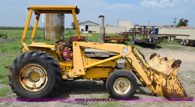 image for item CB9388 International 2510 tractor