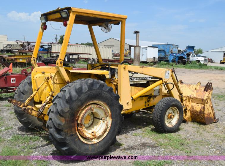 image for item CB9388 International 2510 tractor