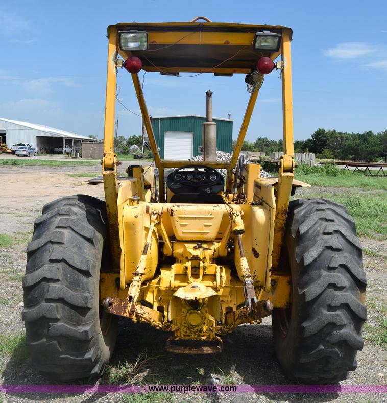 image for item CB9388 International 2510 tractor