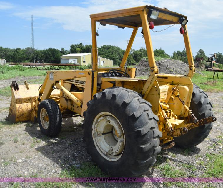 image for item CB9388 International 2510 tractor