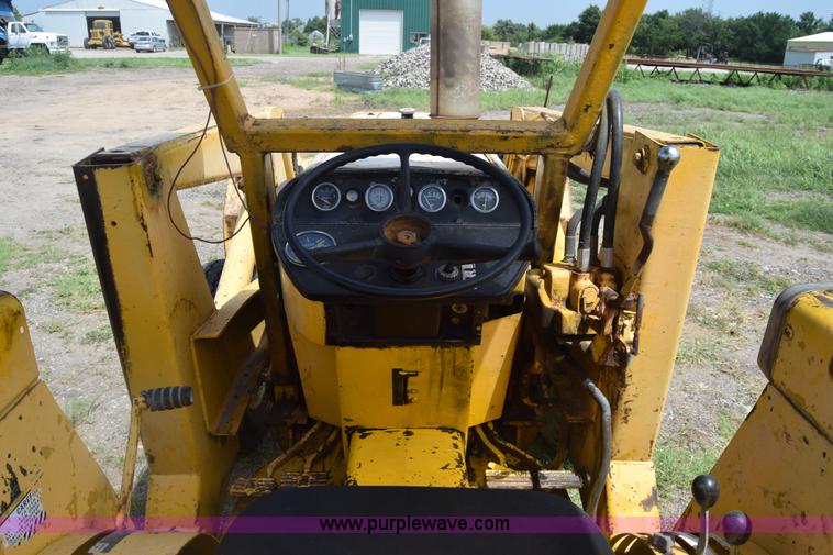 image for item CB9388 International 2510 tractor