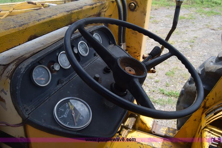 image for item CB9388 International 2510 tractor