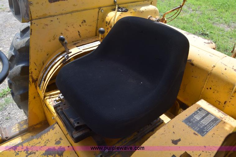 image for item CB9388 International 2510 tractor