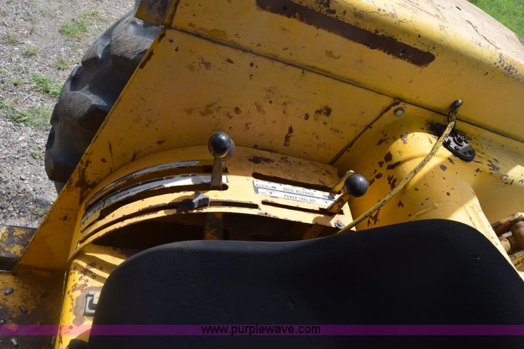 image for item CB9388 International 2510 tractor