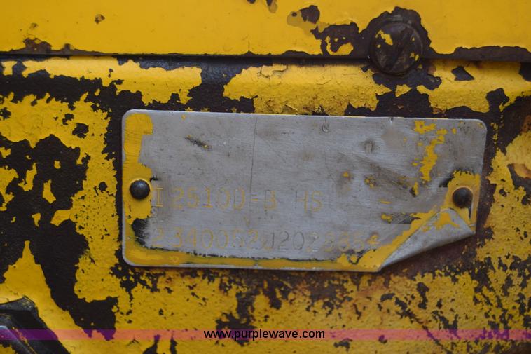 image for item CB9388 International 2510 tractor