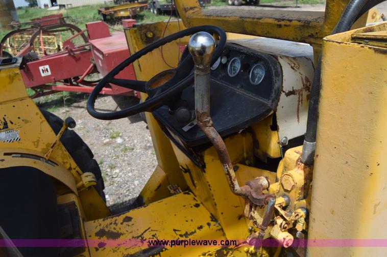 image for item CB9388 International 2510 tractor