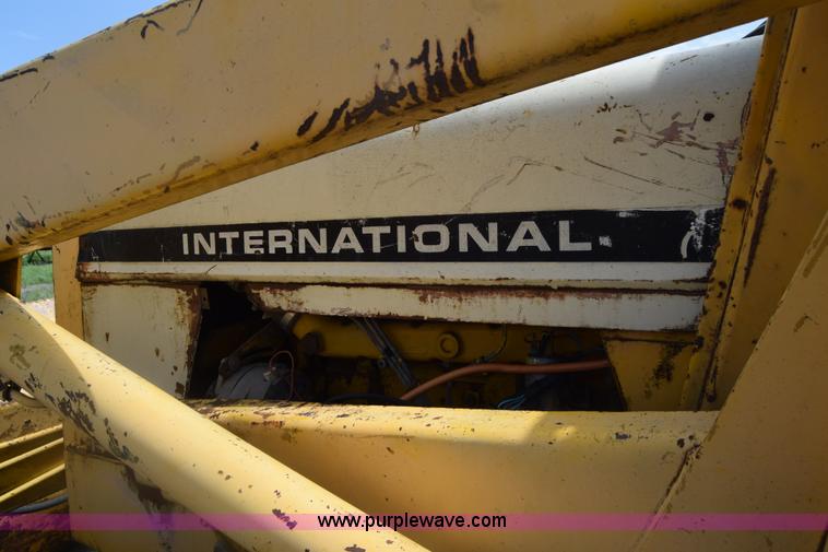 image for item CB9388 International 2510 tractor