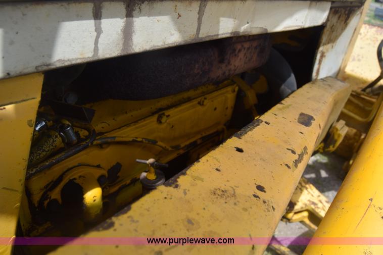 image for item CB9388 International 2510 tractor