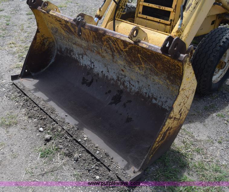 image for item CB9388 International 2510 tractor