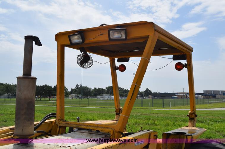 image for item CB9388 International 2510 tractor