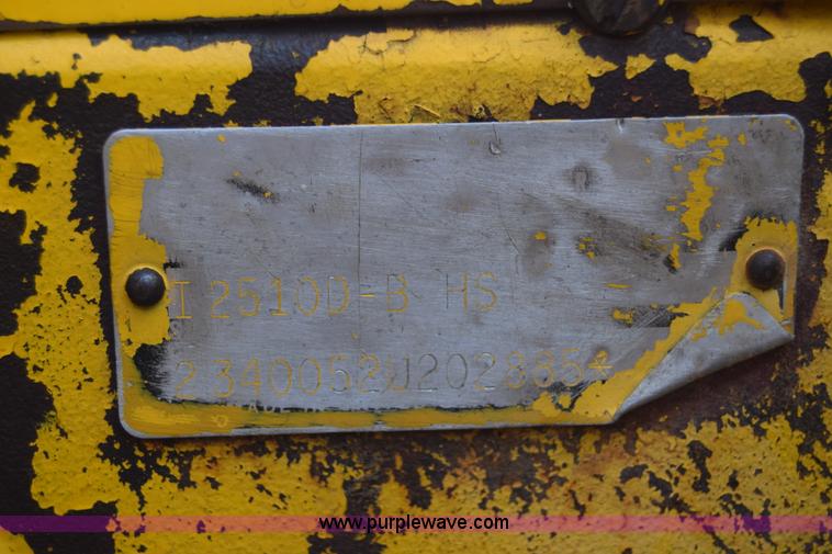 image for item CB9388 International 2510 tractor