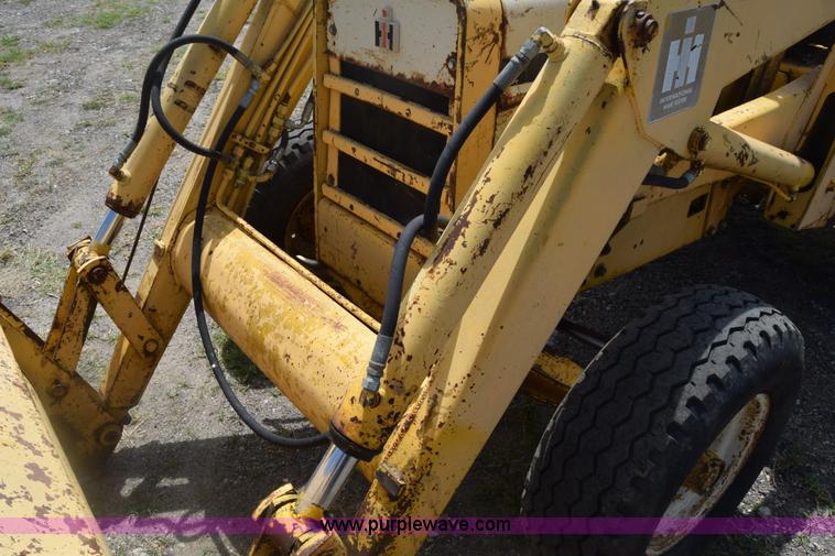 image for item CB9388 International 2510 tractor