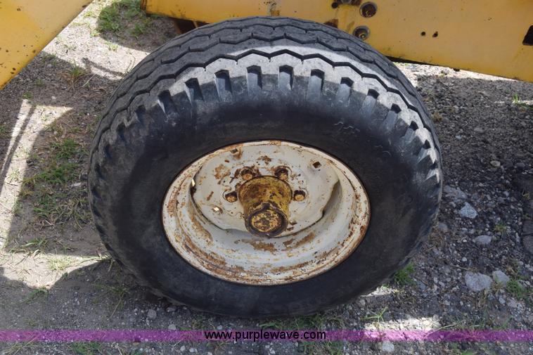 image for item CB9388 International 2510 tractor