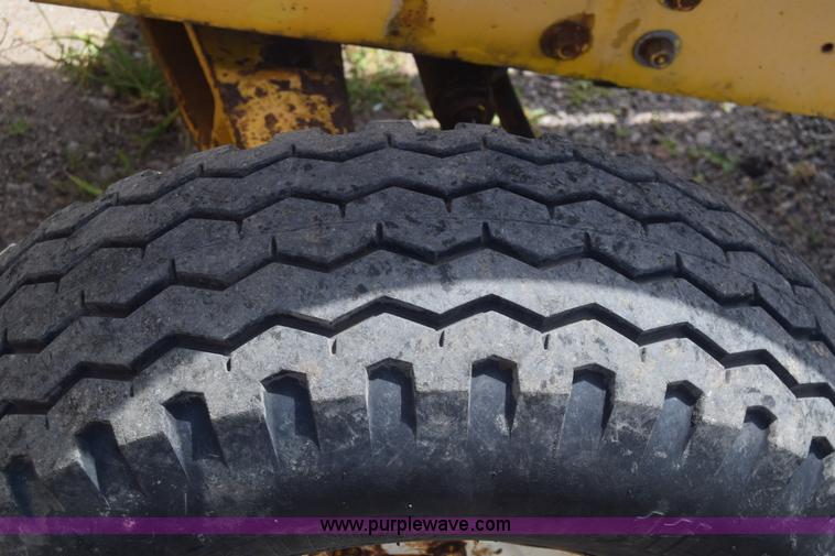 image for item CB9388 International 2510 tractor