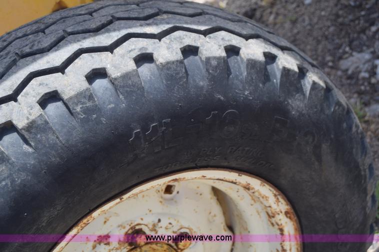 image for item CB9388 International 2510 tractor