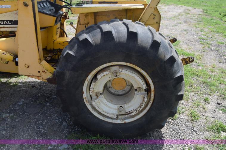 image for item CB9388 International 2510 tractor