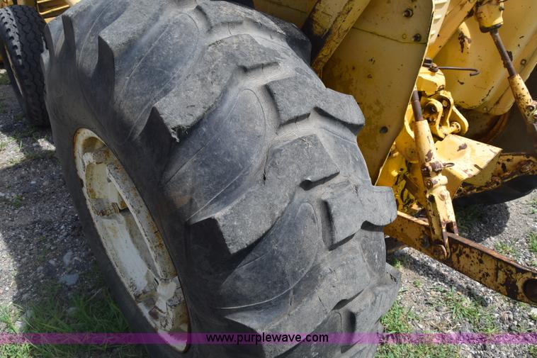 image for item CB9388 International 2510 tractor