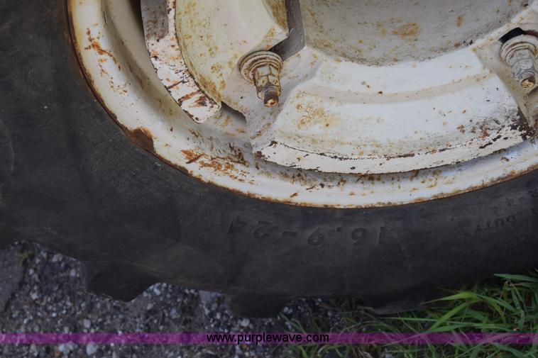 image for item CB9388 International 2510 tractor