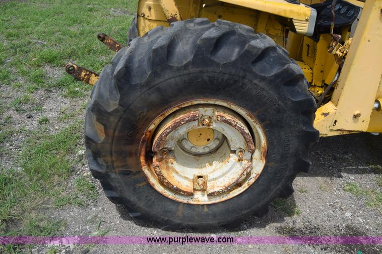 image for item CB9388 International 2510 tractor