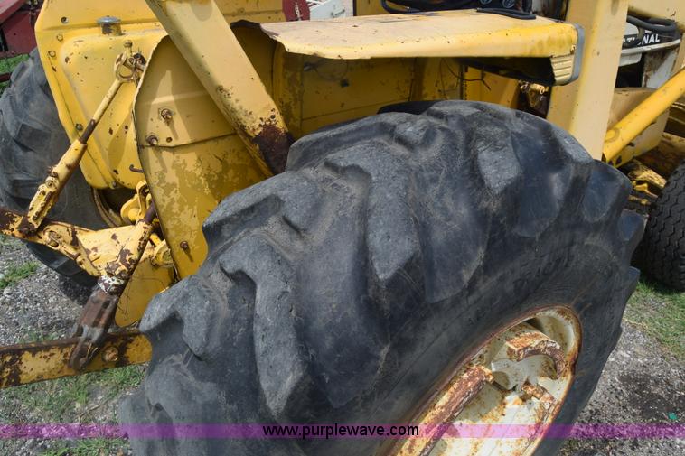 image for item CB9388 International 2510 tractor