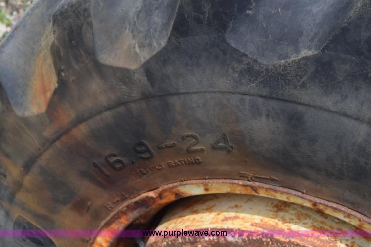 image for item CB9388 International 2510 tractor