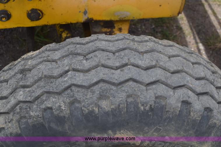 image for item CB9388 International 2510 tractor