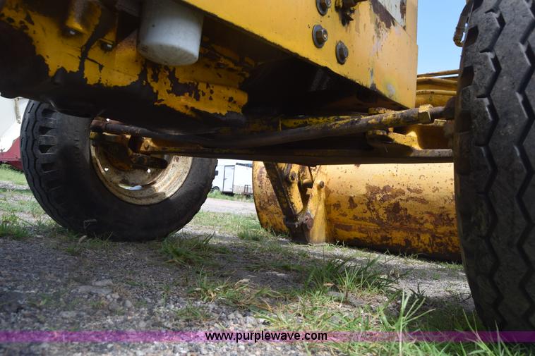 image for item CB9388 International 2510 tractor