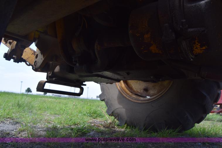 image for item CB9388 International 2510 tractor