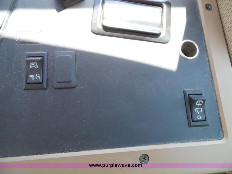 image for item J4853 2001 John Deere 7210 MFWD tractor