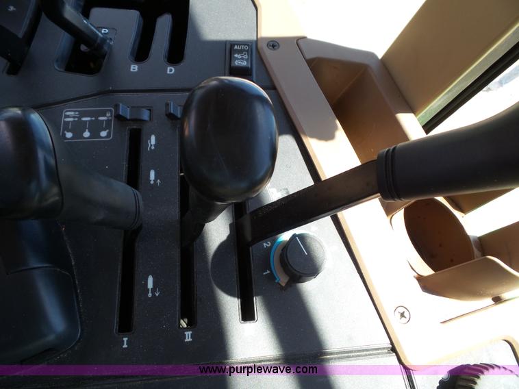 image for item J4853 2001 John Deere 7210 MFWD tractor