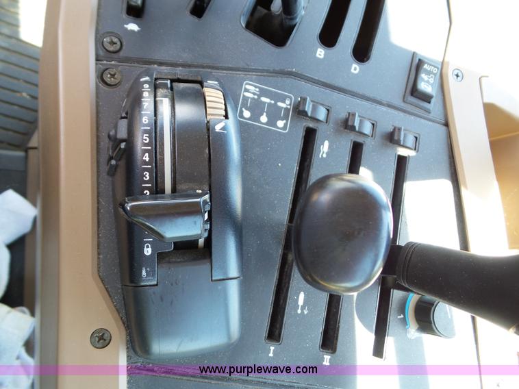 image for item J4853 2001 John Deere 7210 MFWD tractor