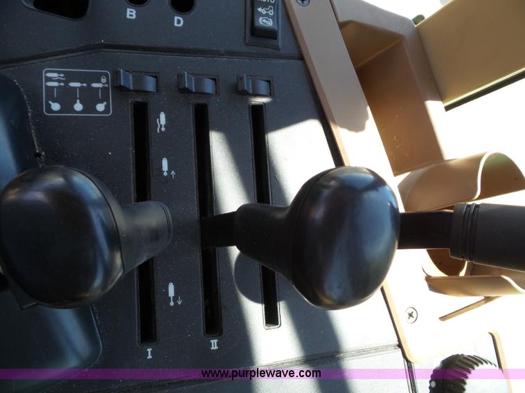 image for item J4853 2001 John Deere 7210 MFWD tractor