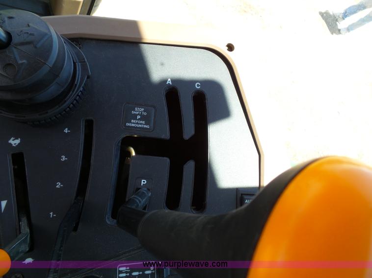 image for item J4853 2001 John Deere 7210 MFWD tractor