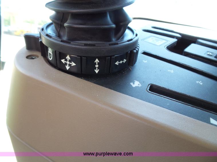 image for item J4853 2001 John Deere 7210 MFWD tractor