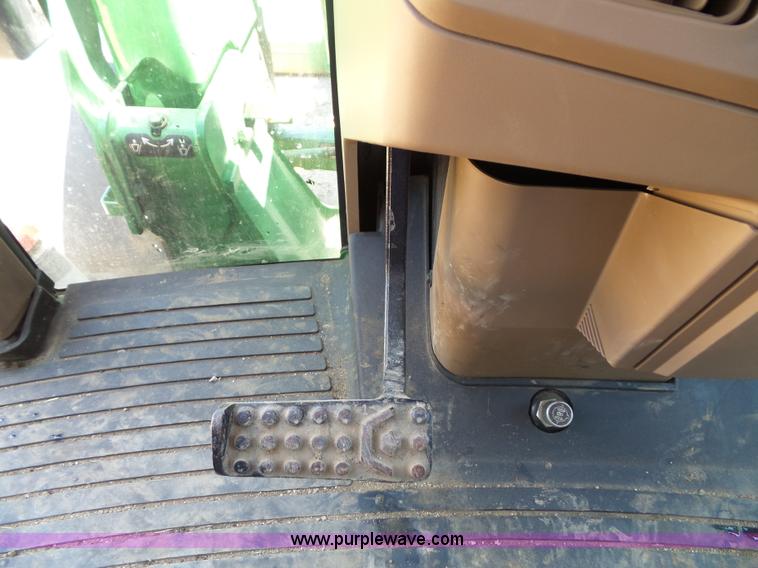 image for item J4853 2001 John Deere 7210 MFWD tractor