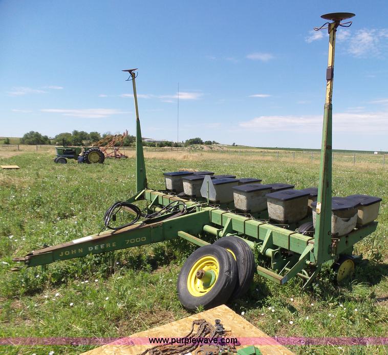 John Deere 7000 notill twin row planter in Dodge City, KS Item J6022