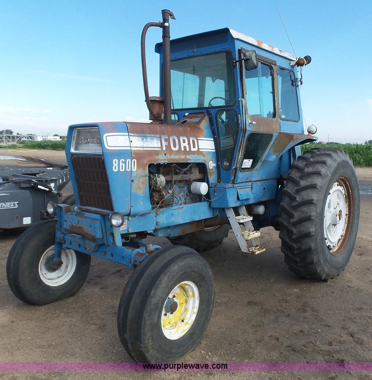 image for item J6026 1975 Ford 8600 tractor