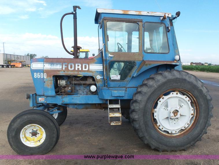 image for item J6026 1975 Ford 8600 tractor