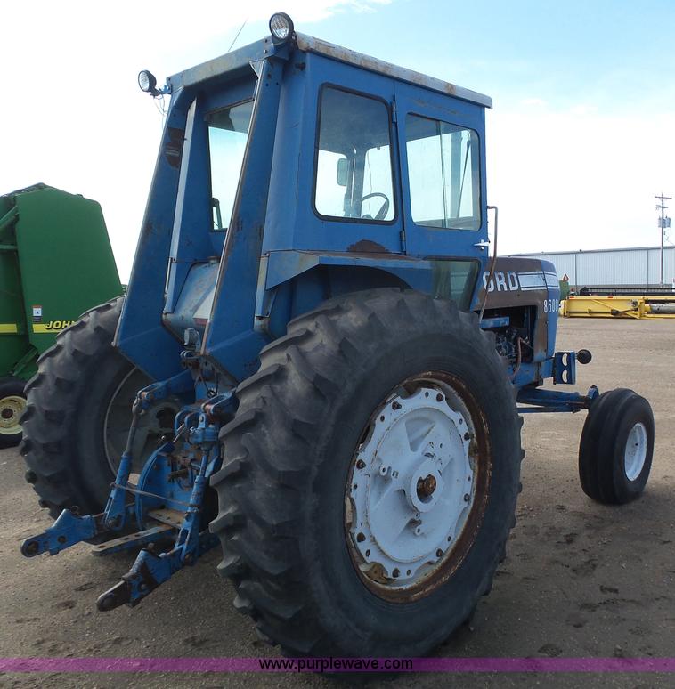 image for item J6026 1975 Ford 8600 tractor