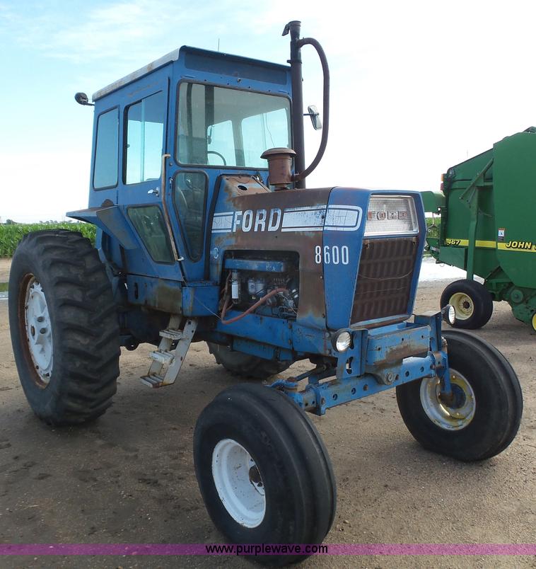 image for item J6026 1975 Ford 8600 tractor