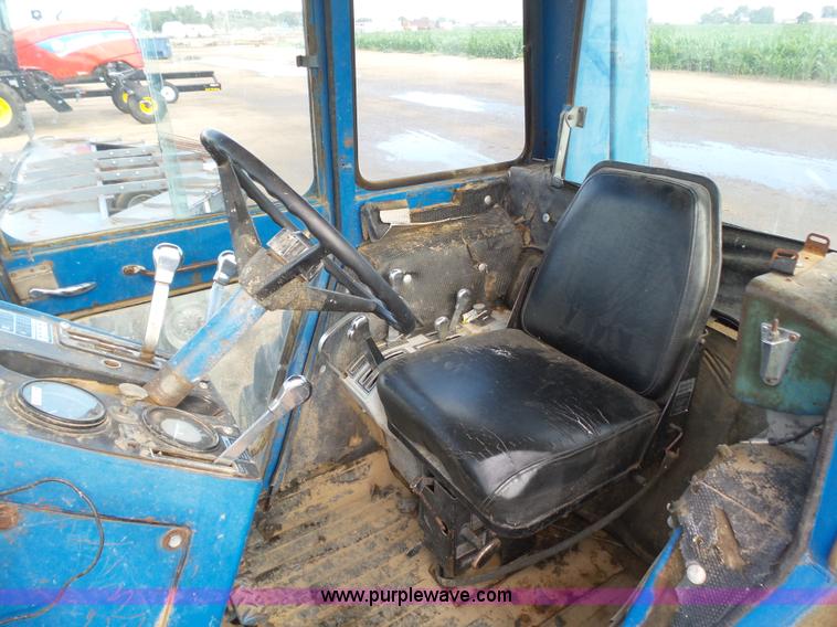 image for item J6026 1975 Ford 8600 tractor