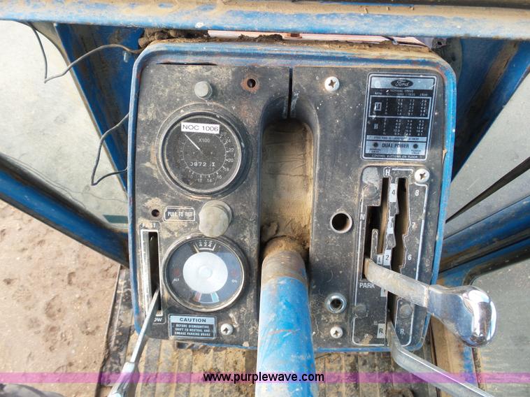 image for item J6026 1975 Ford 8600 tractor