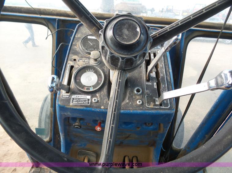 image for item J6026 1975 Ford 8600 tractor