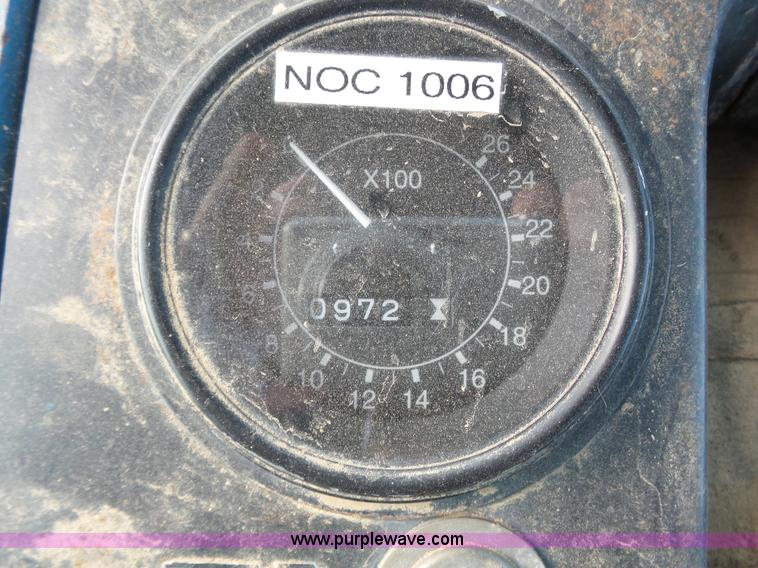 image for item J6026 1975 Ford 8600 tractor