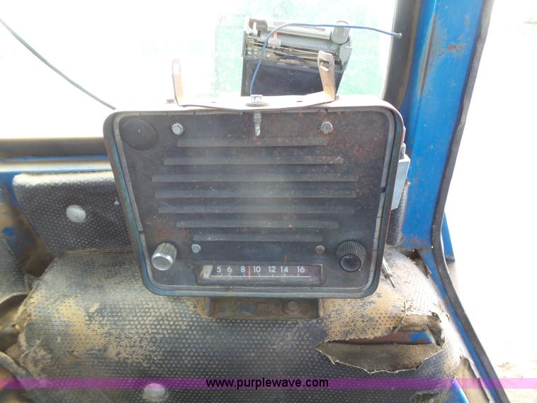 image for item J6026 1975 Ford 8600 tractor