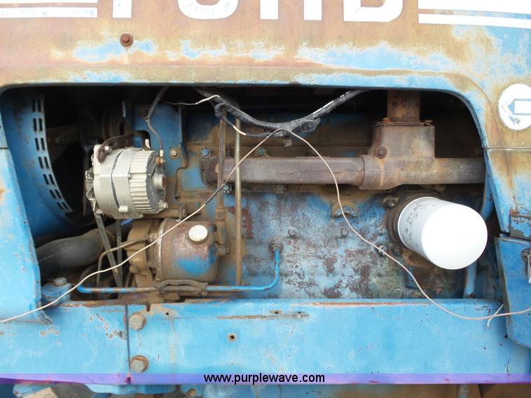 image for item J6026 1975 Ford 8600 tractor