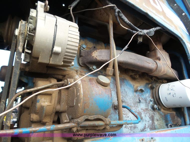 image for item J6026 1975 Ford 8600 tractor