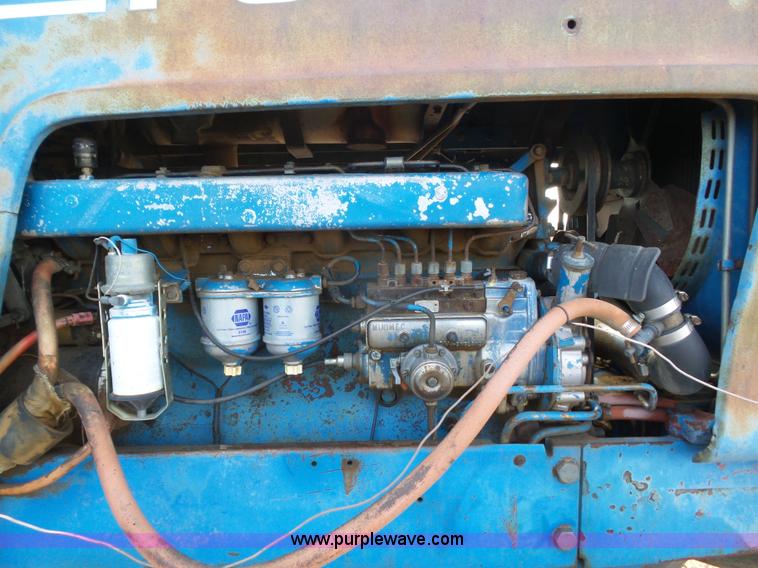 image for item J6026 1975 Ford 8600 tractor